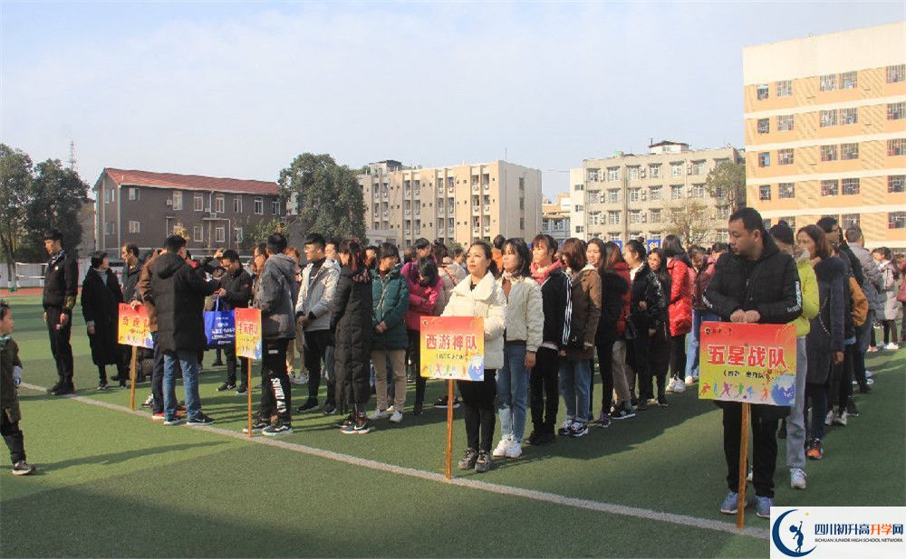 新都二中中考分?jǐn)?shù)線2020年是多少分？